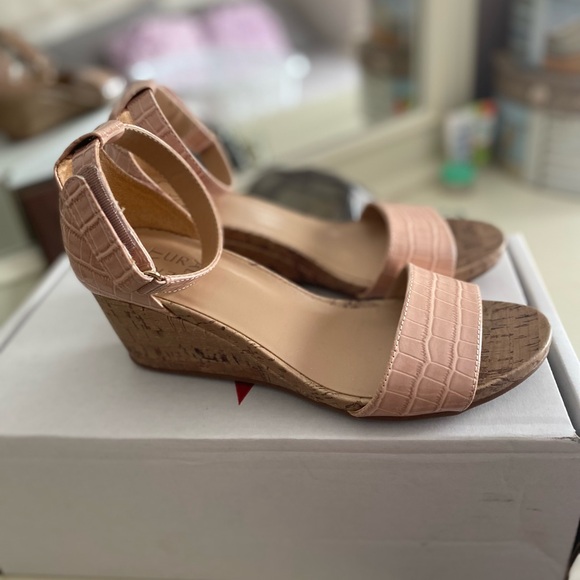 Naturalizer wedge sandals. Gently worn. - Picture 1 of 4